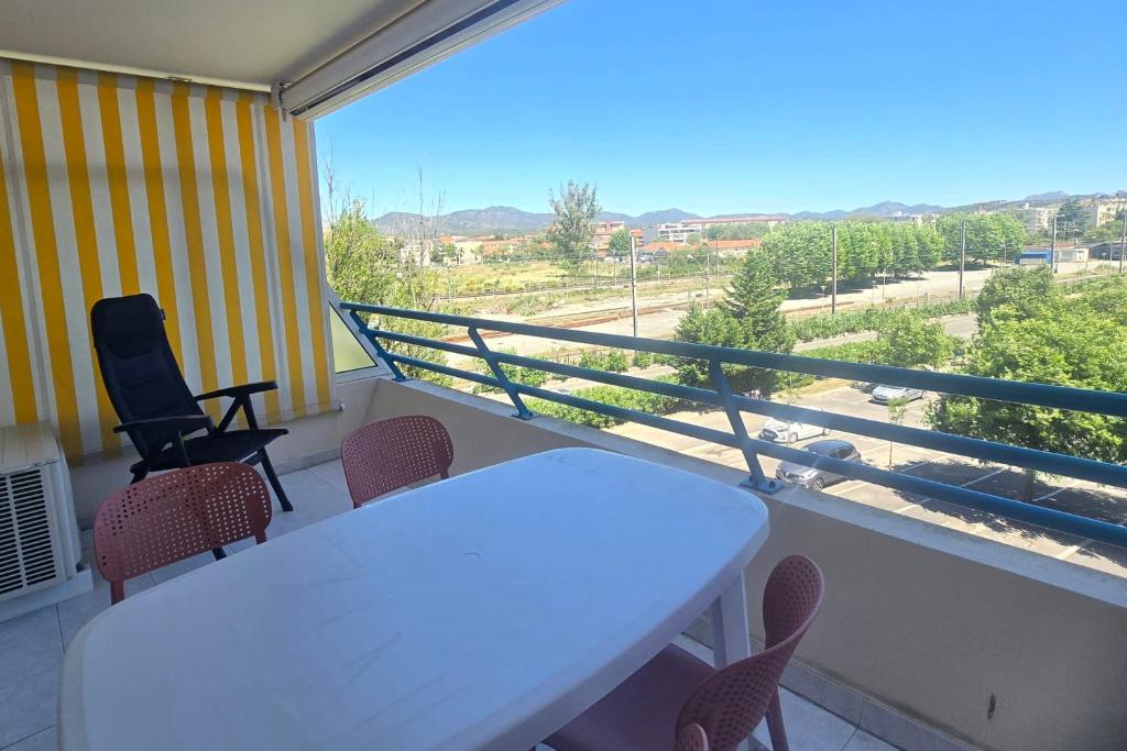 Studio for 4 with pool 350m from beach - 1