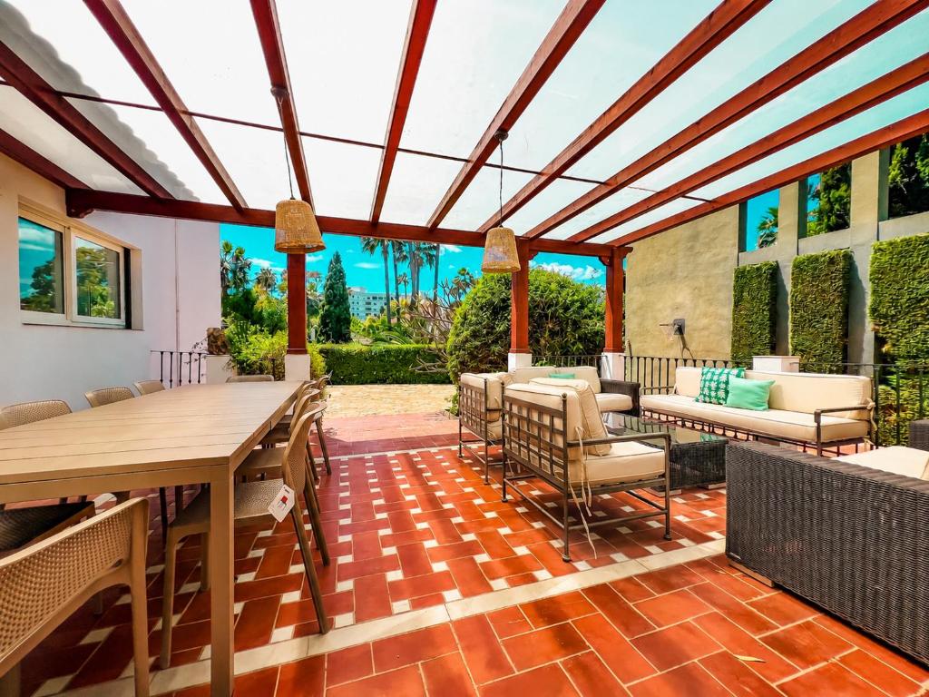Gran villa con piscina cerca de Puerto Banús by Marbella Vacances - 3