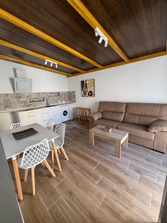 Apartamentos Canoa centro y playa - 5