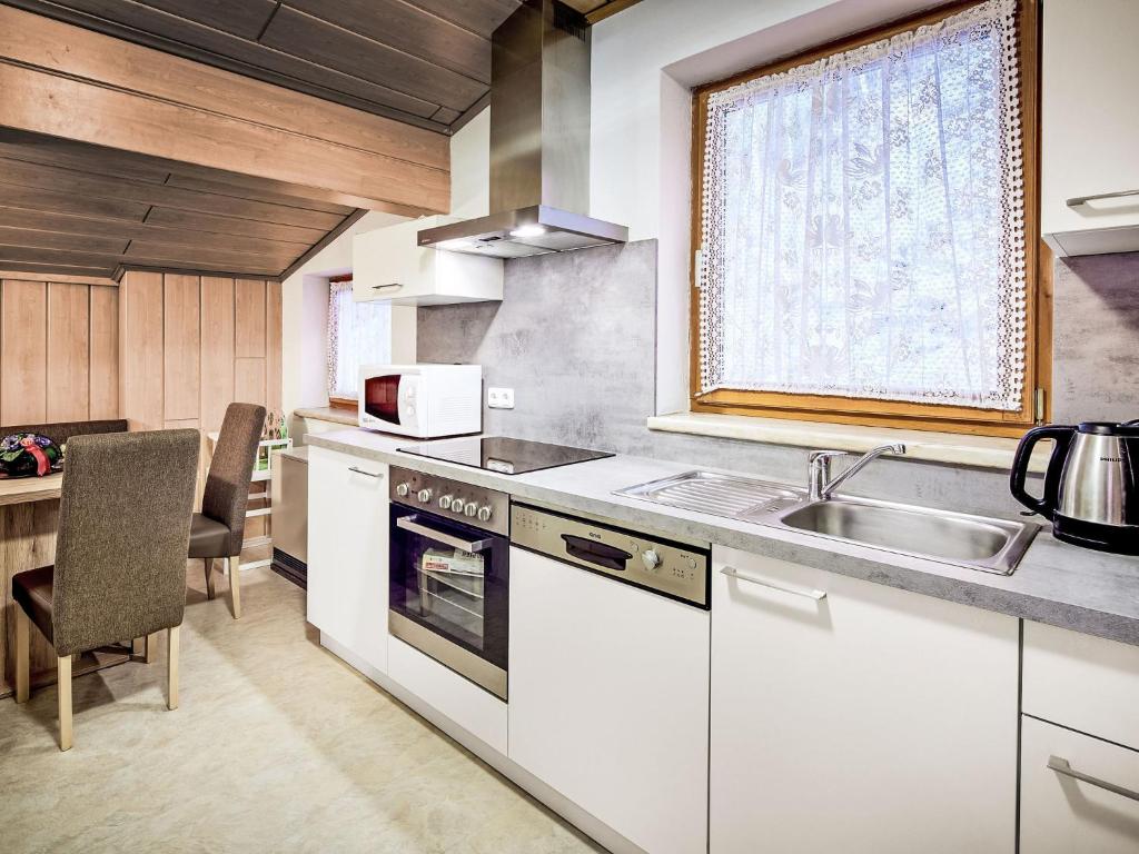 Apartment nahe den Skigebieten und Ausgangspunkt zu Sehenswürdigkeiten by Interhome - 3