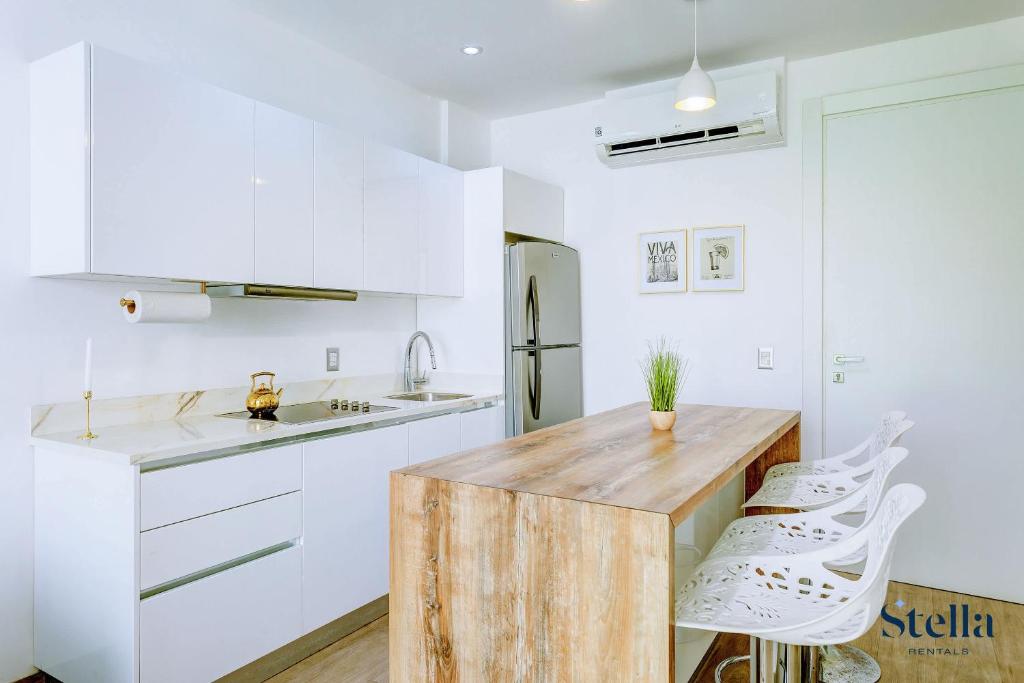 Premium Location Steps to 5th, Rooftop Pool & BBQ - 2