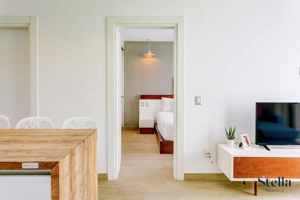 Premium Location Steps to 5th, Rooftop Pool & BBQ - 3