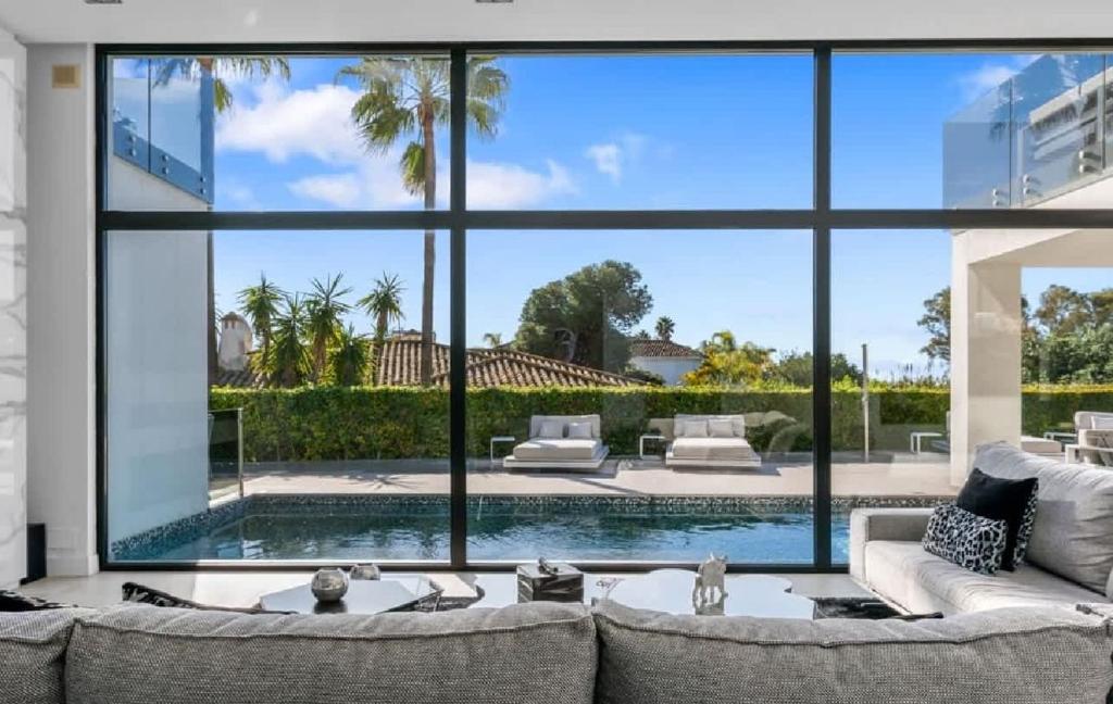 Impressive modern beachside villa - 2