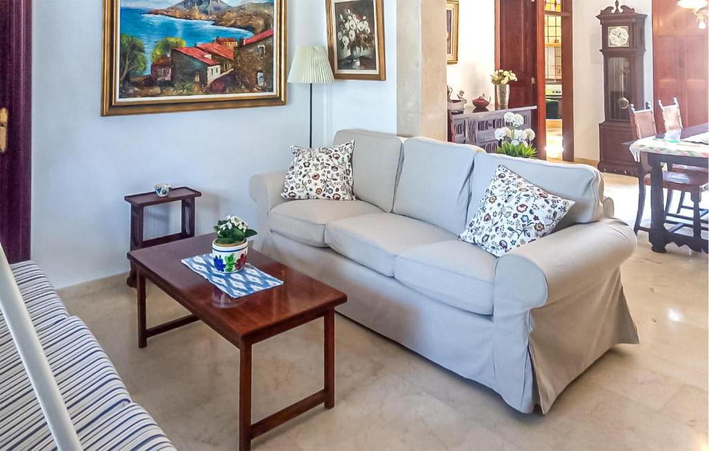 4 Bedroom Gorgeous Home In Can Picafort - 2