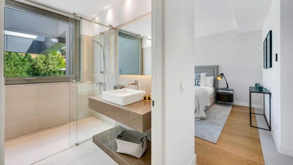 Luxurious 8-Bedroom Holiday House in Nerja, Spain - 4