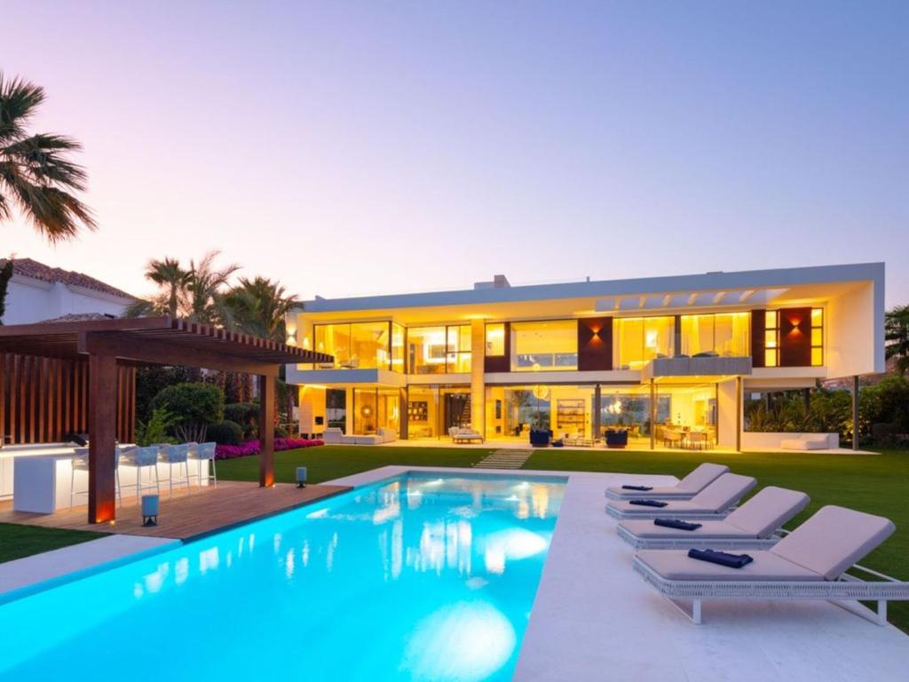 Luxurious 8-Bedroom Holiday House with Private Pool in Alcossebre - 1