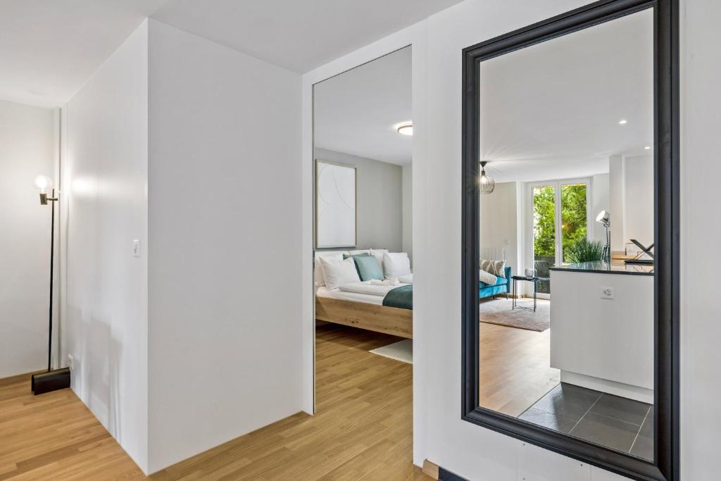 Central, Elegant & Modern Apartment - 5