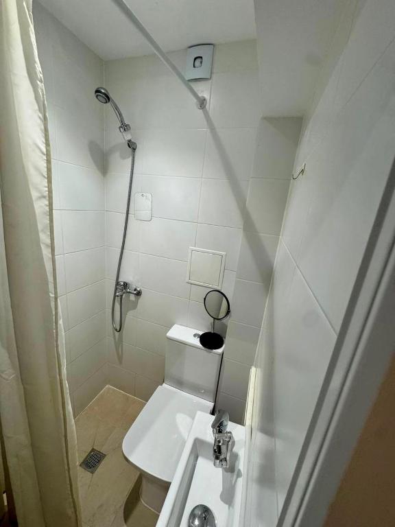 Little room with private WC and shower close to PortAventura - 5