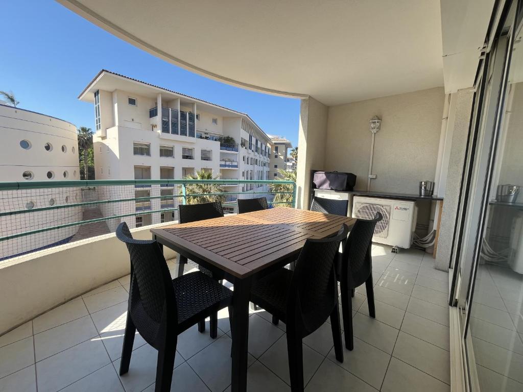 CESAREE BORGHESE, Port Frejus, Grand 2-3 pieces, 4 - 3