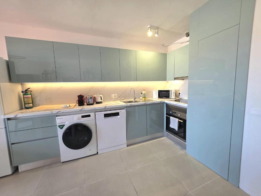 Family apartment in Los Cristianos 3 bed - 2 bath, heated-pool - 3