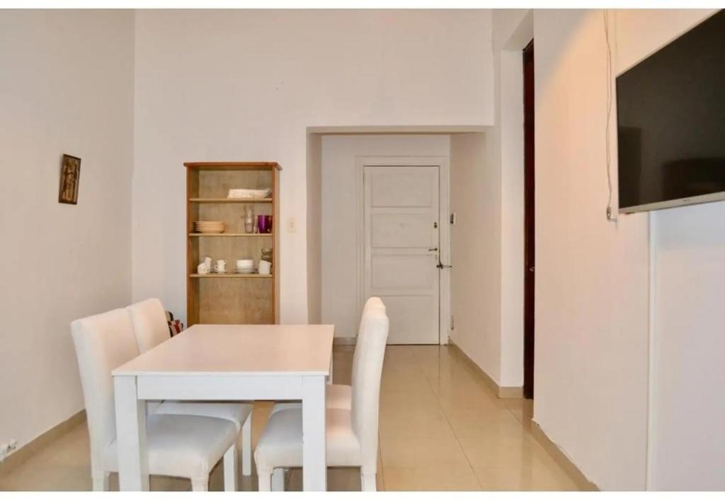 Departamento de 3 ambientes en el centro - 1