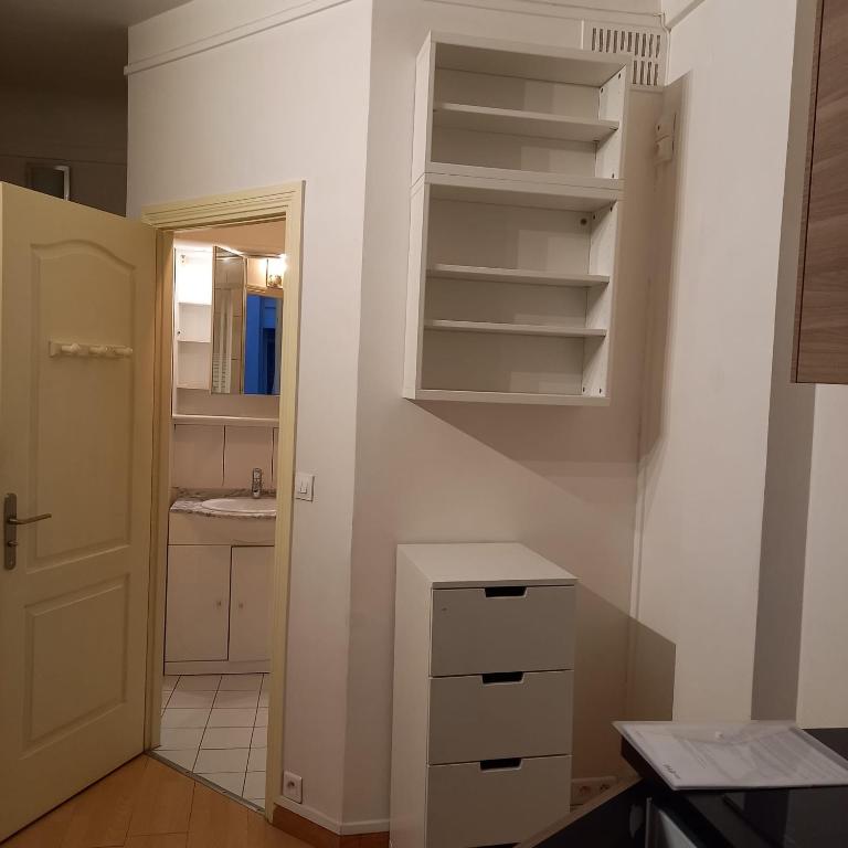 Nice small studio near Montmartre - 4