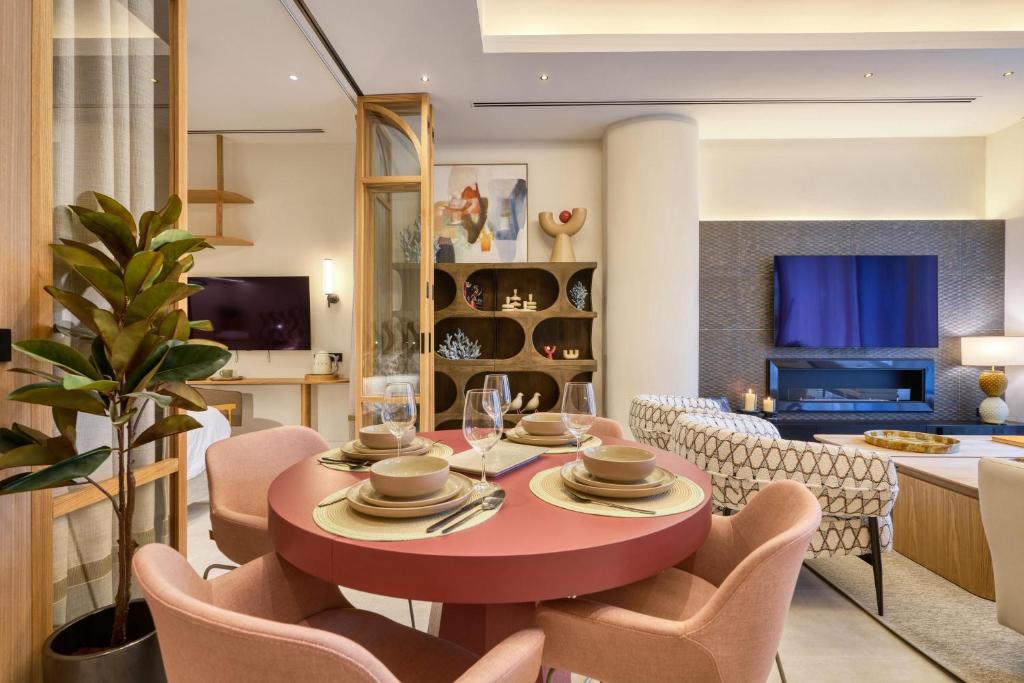 Snob Suite - 3