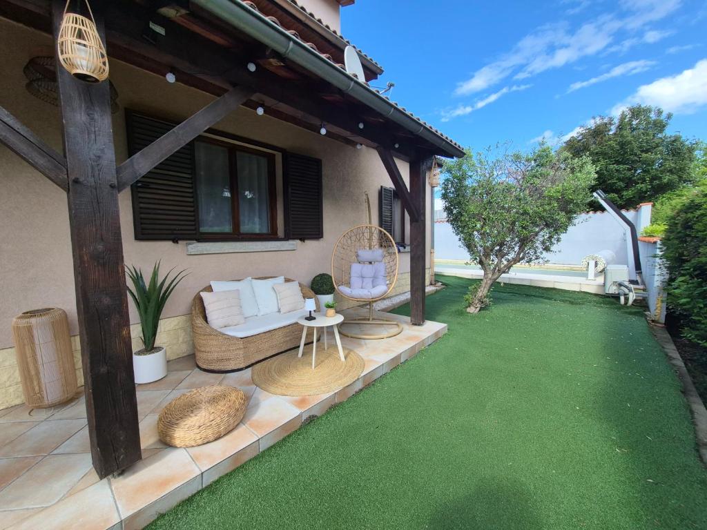 Maison individuelle avec sa piscine et son jacuzzi privés - 3