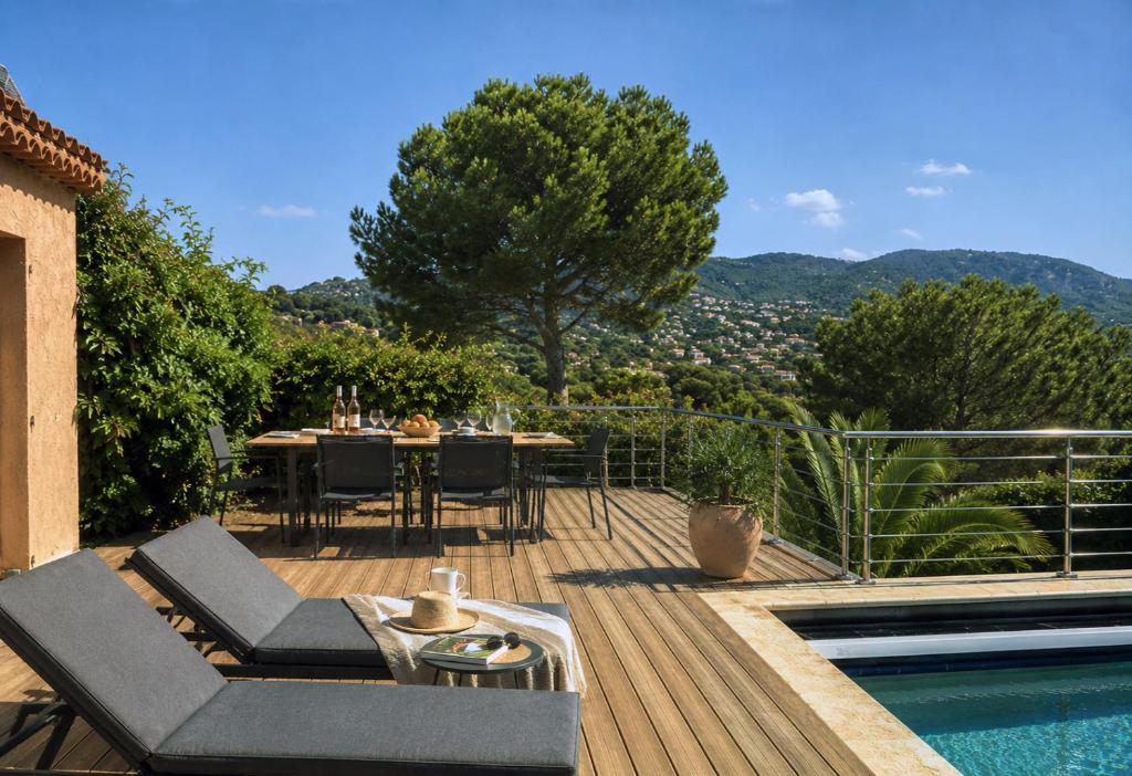 Villa Bellevue, magnifique vue mer! Piscine chauffée, à10 mns de la plage et du centre! - 3