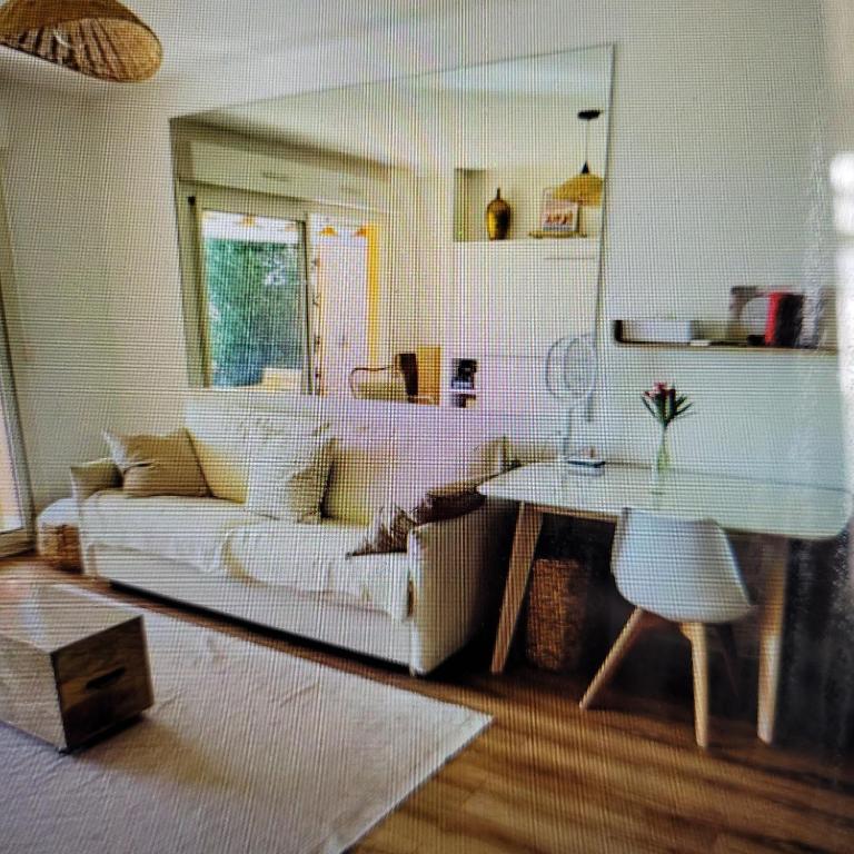 Very quiet residence in Mandelieu-la-Napoule - 1