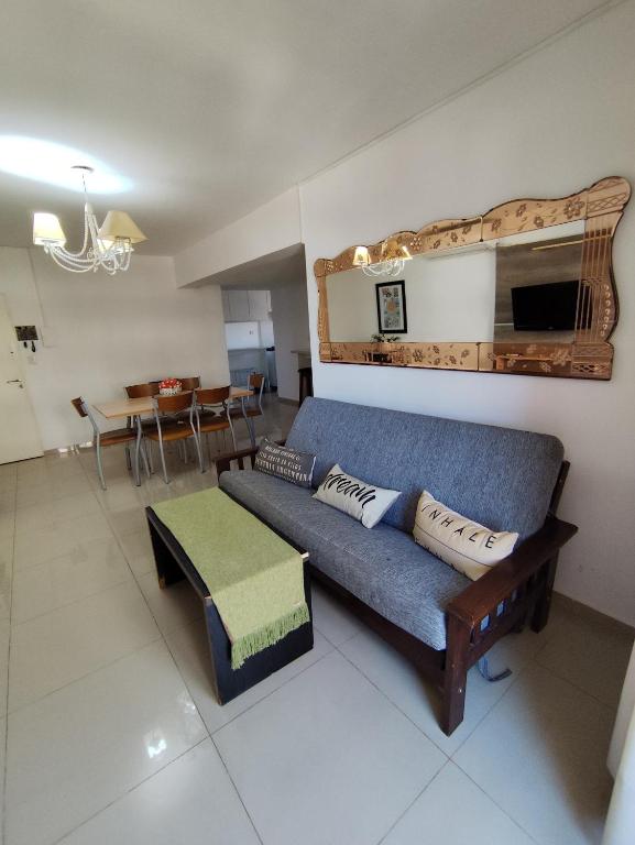 Depto céntrico de 3 habitaciones y cochera - 1