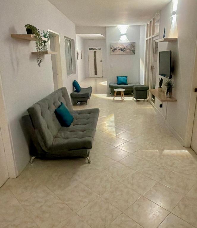 Villa Laureles Medellin 4 Hab 3 Baños Excelente Ubicación - 1