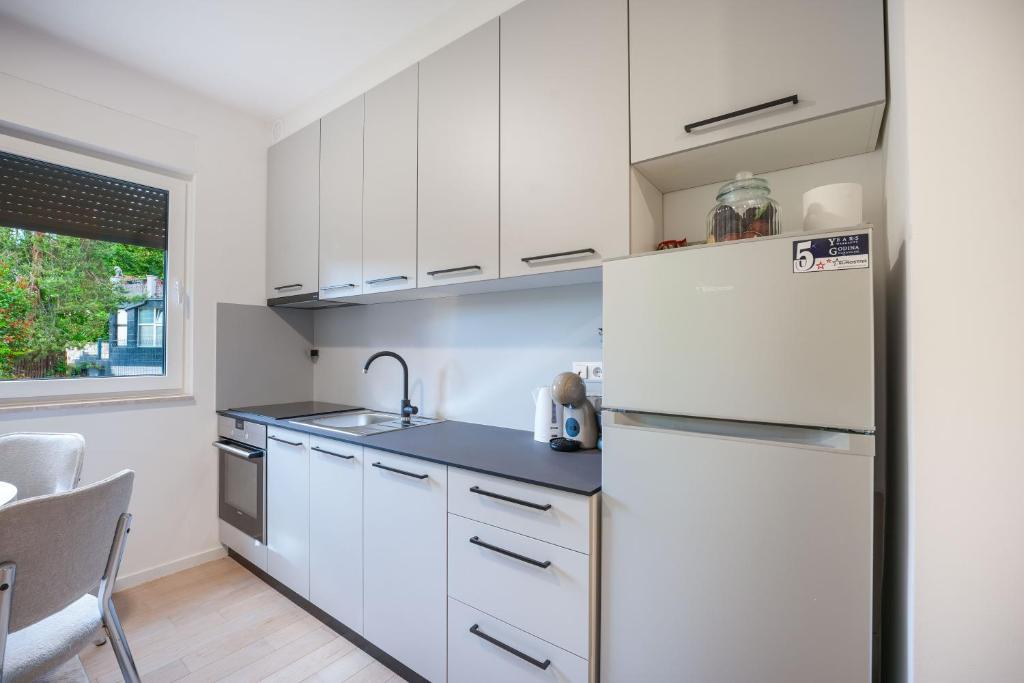 Golden Leaf Residence- Free parking and near the city center - 2
