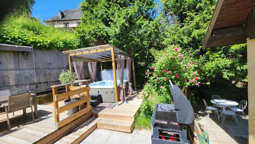 chalet cosy, jacuzzi privé, calme, idéal moto rando vélo - 2