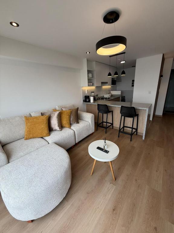 Modern and Cozy Apartment - 2