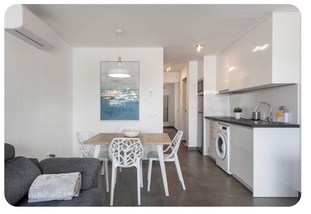 Suite4you 50 meters from the beach and main Avenue AC Wifi Int TV Channels - 4