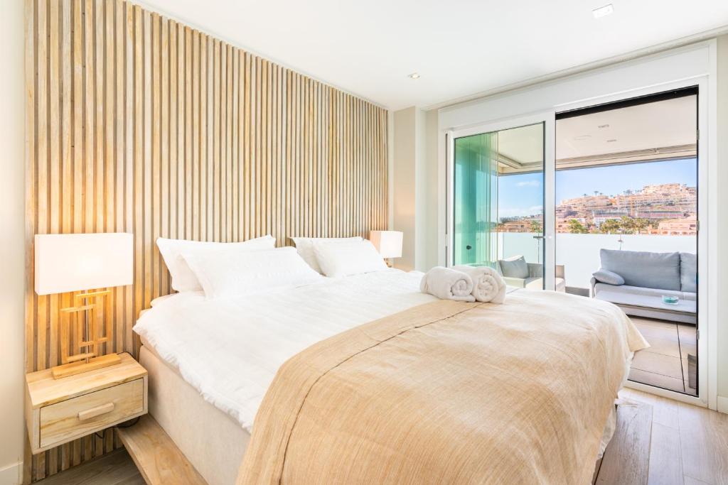 Cala Serena - 3-bedroom modern apartment situated in La Cala de Mijas - 3