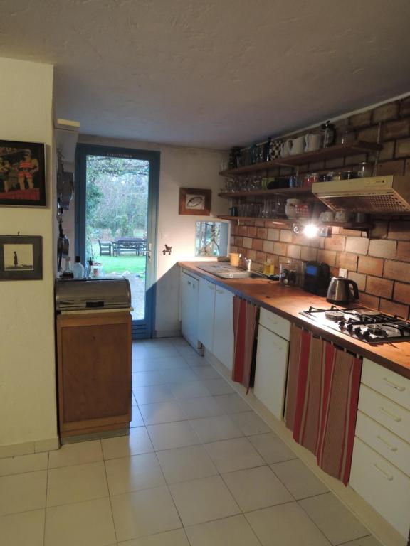 Maison en bord de Sorgue avec piscine et grand jardin arboré - 2