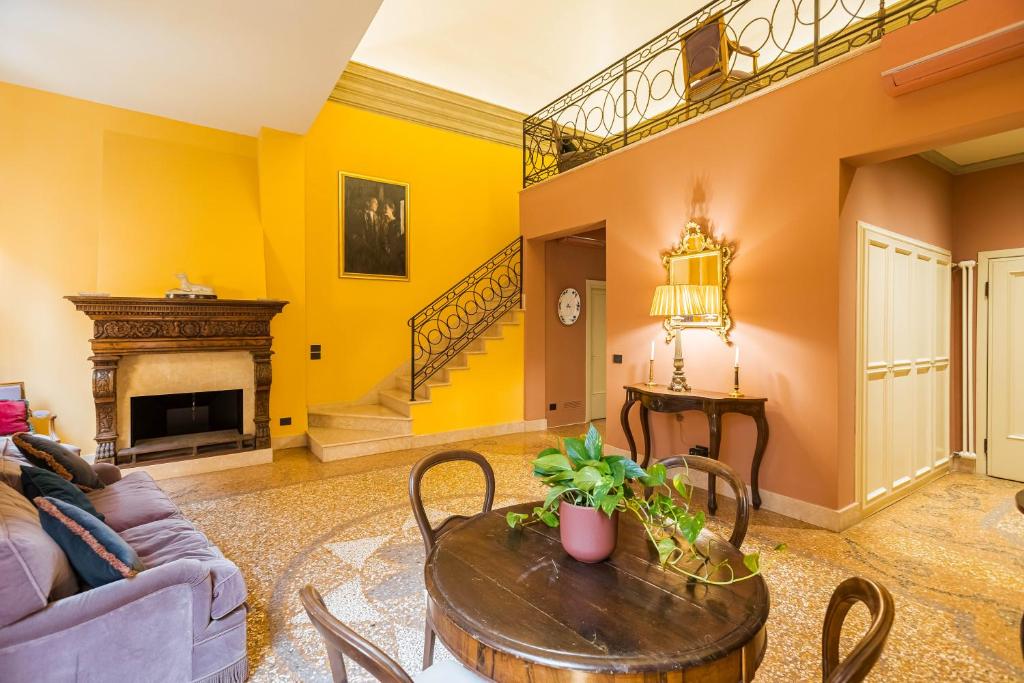 Tanari Palace - Exclusive - 2