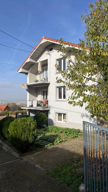 Kuća za izdavanje - 5