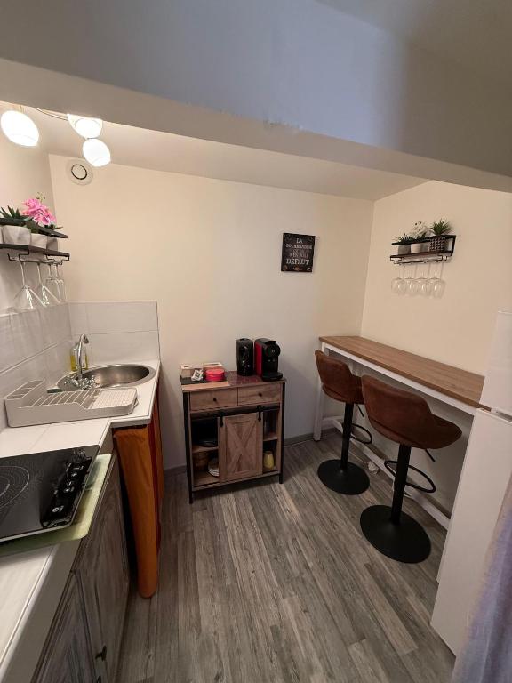 Suite spacieuse et moderne avec cuisine et salle de bain - 4