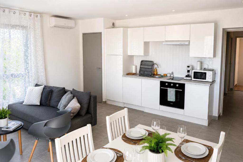 Villa- Grands T2 indépendants - climatisation, proche mer, parking gratuit, wifi - 5