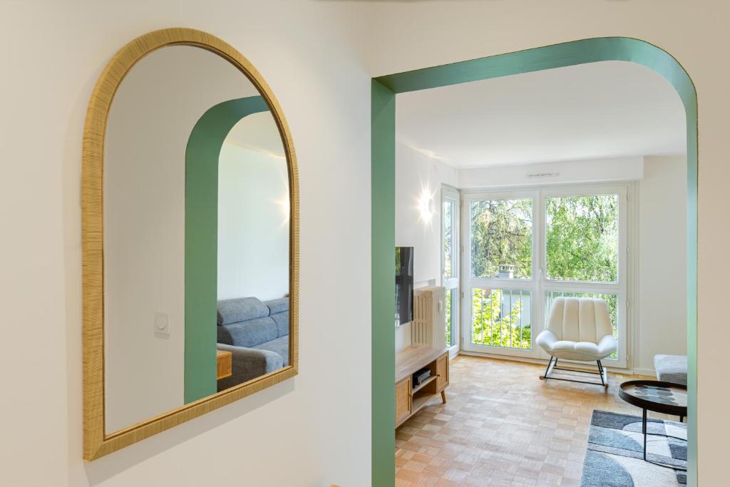 Cozy 2BR Flat 10 Min to Lake City Centre - 1
