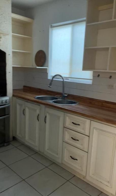 Quiet House near MTY Airport, Gated & Park - 2