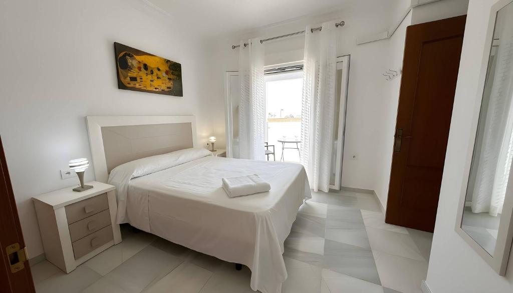 Alojamiento con balcon y espectaculares vistas al mar - 2