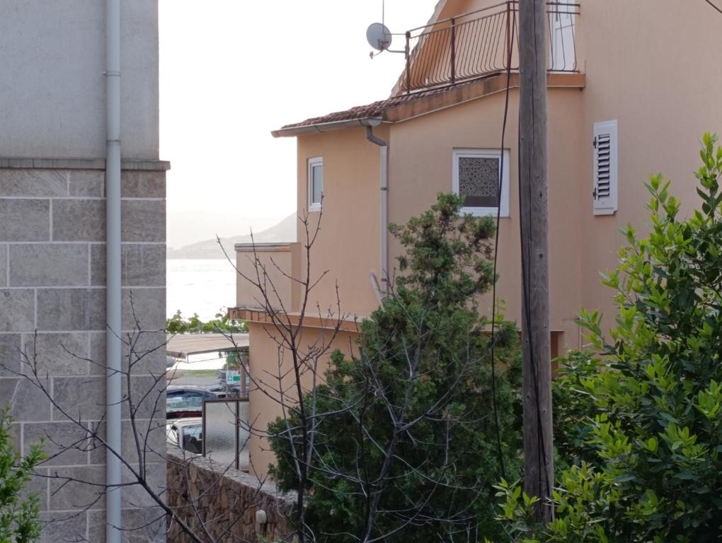 Apartment near the beach with sea view - 1