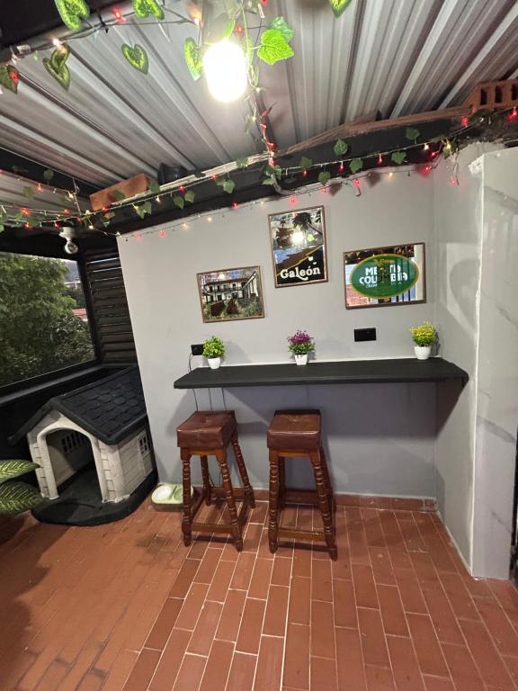 Cómoda y Amplia Casa, Ideal Para Grupos, Muy Cerca Del Estadio, Barrio La América - 2