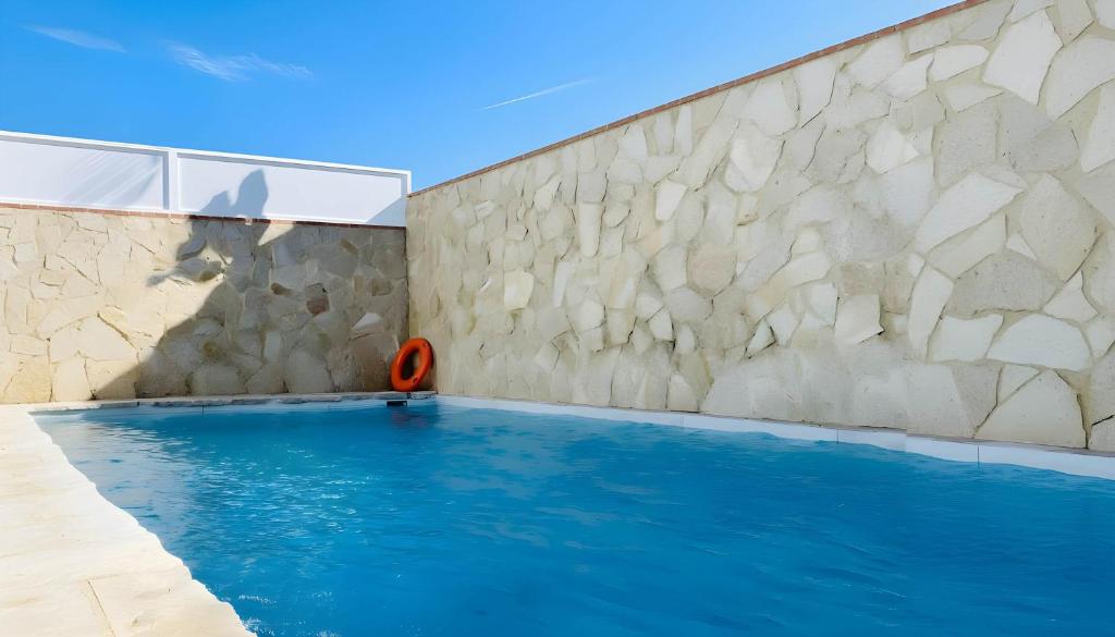 Amplio Chalet con Piscina privada Terraza y Barbacoa Cerca del pueblo - 2