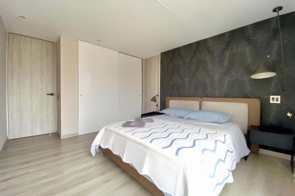 Exclusivo apartamento de dos habitaciones cerca a la Av. Circunvalar - by ALPES apartamentos - 2