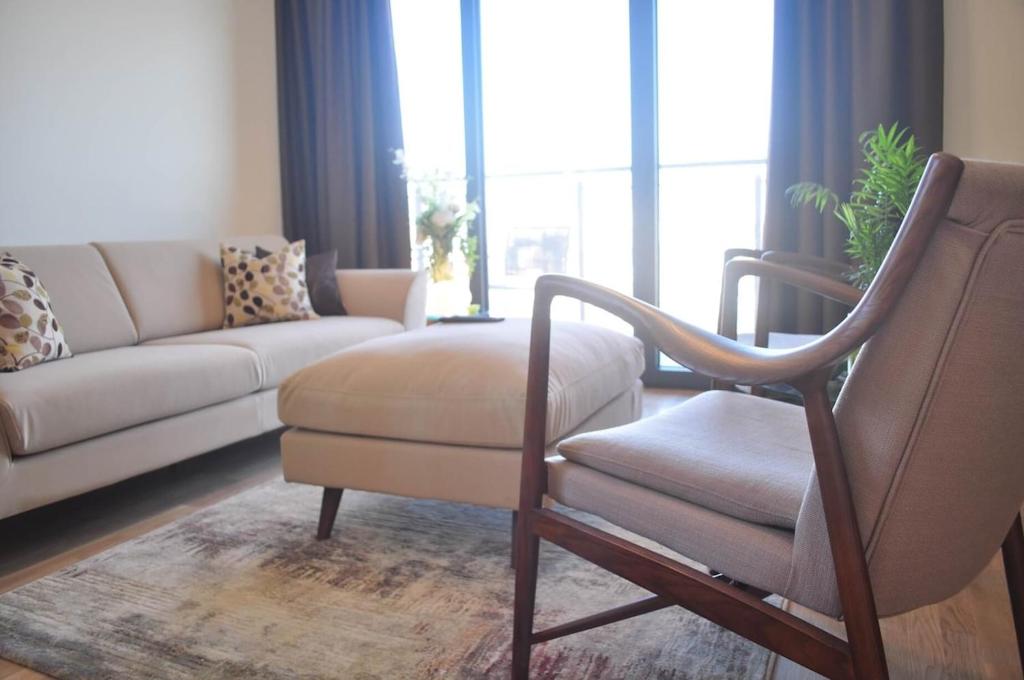 2BDR-2BATH - 88 sqm BW Luxury Apt with artistic flair - 2