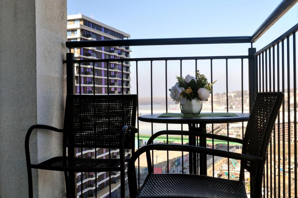 2BDR-2BATH - 88 sqm BW Luxury Apt with artistic flair - 4