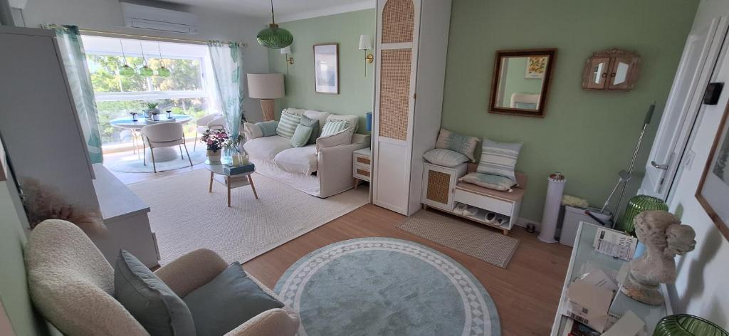 Aux ISSAMBRES, à 300 m de la Mer, Pour 4 Personnes, Maison rénovée de 50 m2,Vue mer panoramique ,La RomAga haut - 2