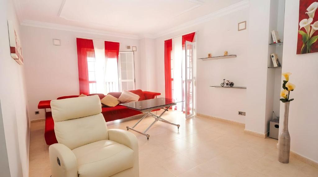 Apartamento centro de conil muy amplio Solo alquillamos familias parejas - 1