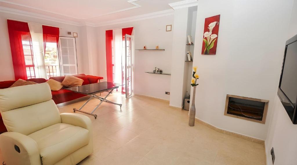 Apartamento centro de conil muy amplio Solo alquillamos familias parejas - 2