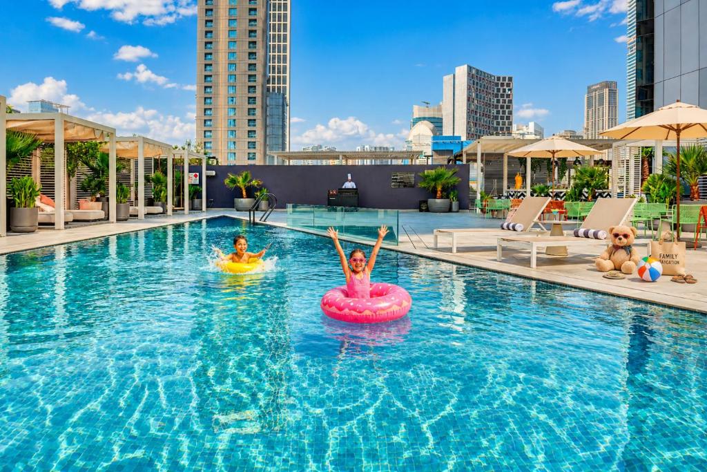 Swimming pool
