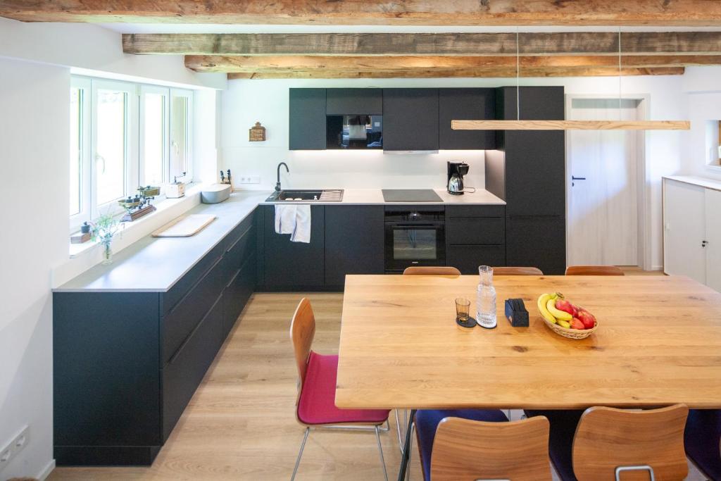 Landhaus Auerling, Chalet am Wald mit Sauna, Kamin & Garten - 4