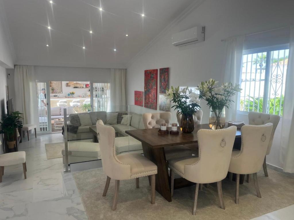 Stylish Villa Near the Beach in Marbella - 1