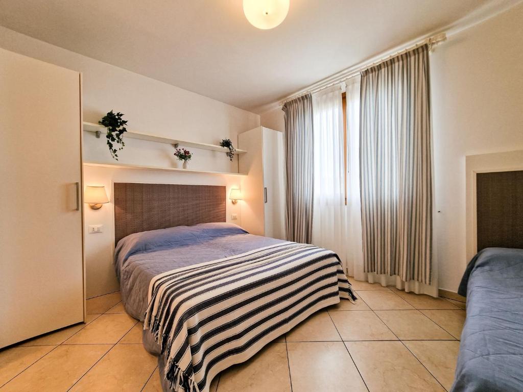 Beautiful flat in residence with pool - 4