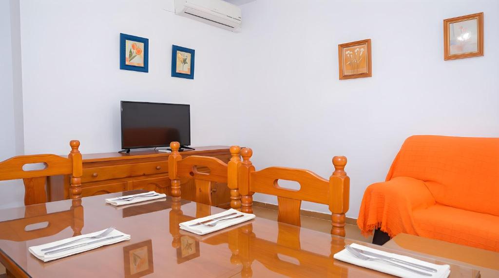 Apartamento con Balcon Garaje Aire acondicionado centrico solo fse alquila a Familia y Parejas - 3