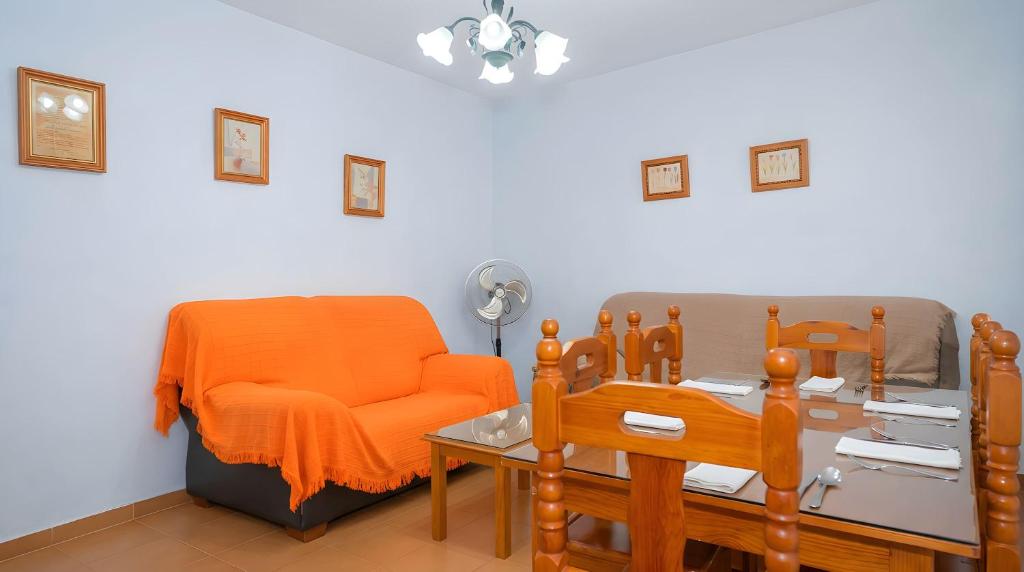 Apartamento con Balcon Garaje Aire acondicionado centrico solo fse alquila a Familia y Parejas - 5